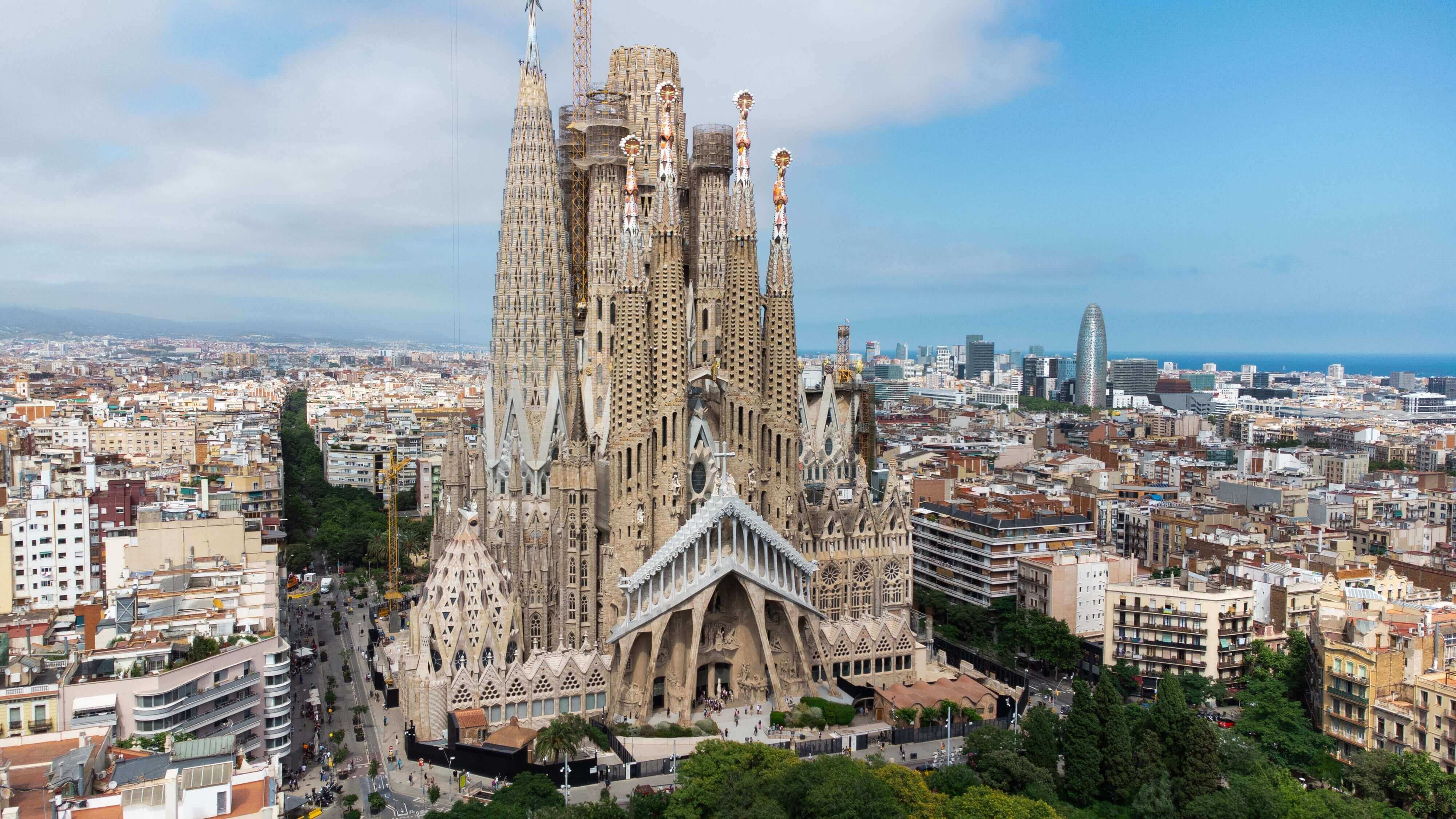 Sagrada Familia - Gaudi - Aerial shot